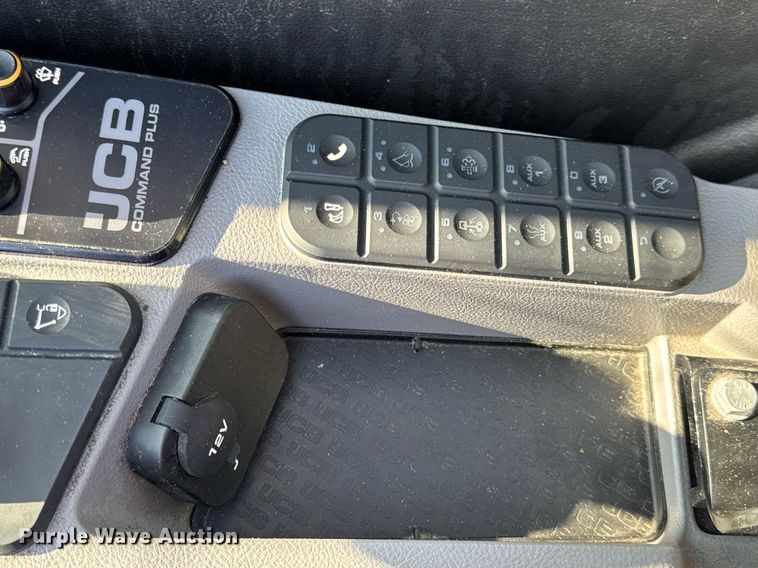 image for item DV4212 2023 JCB 220XLC excavator