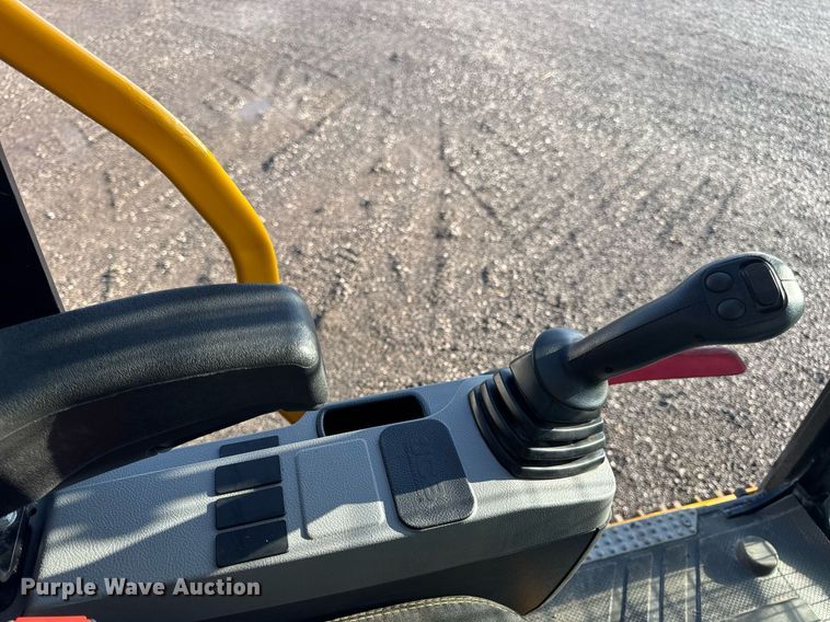 image for item DV4212 2023 JCB 220XLC excavator