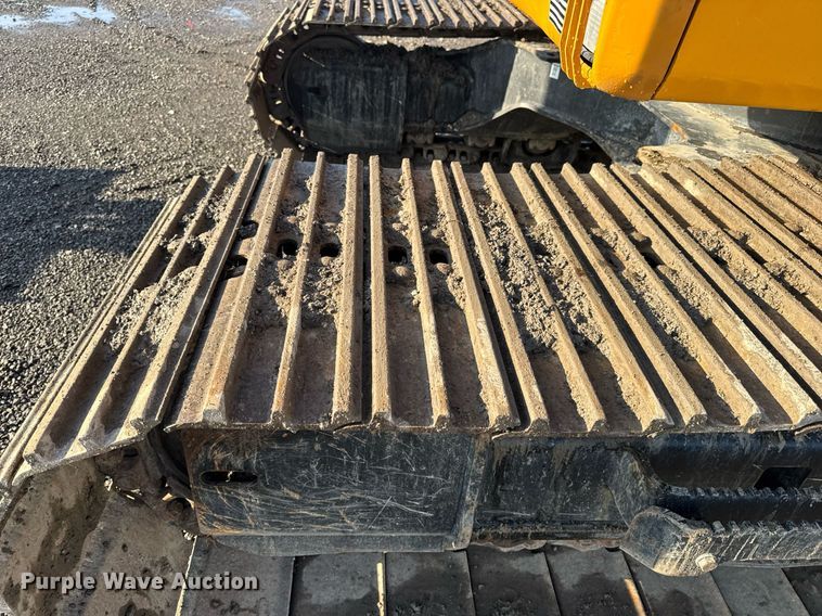 image for item DV4212 2023 JCB 220XLC excavator