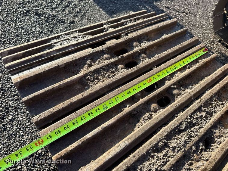 image for item DV4212 2023 JCB 220XLC excavator