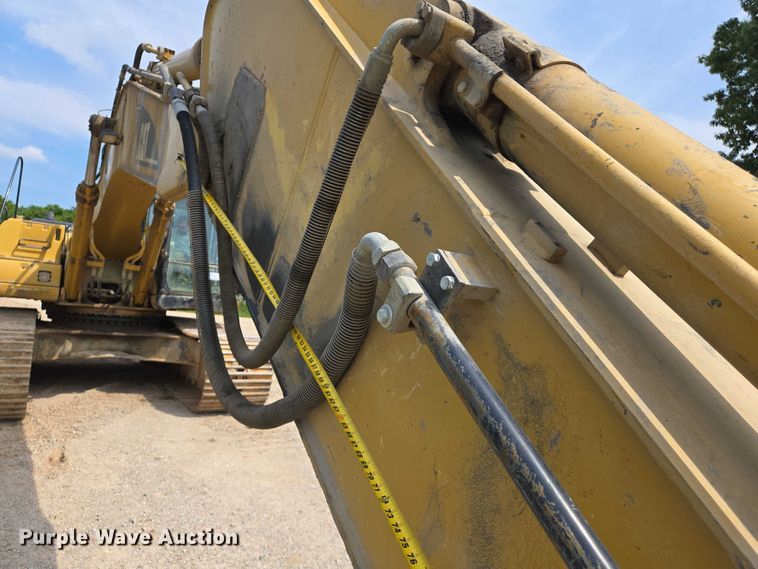 image for item DW7059 2005 Caterpillar  330C L excavator