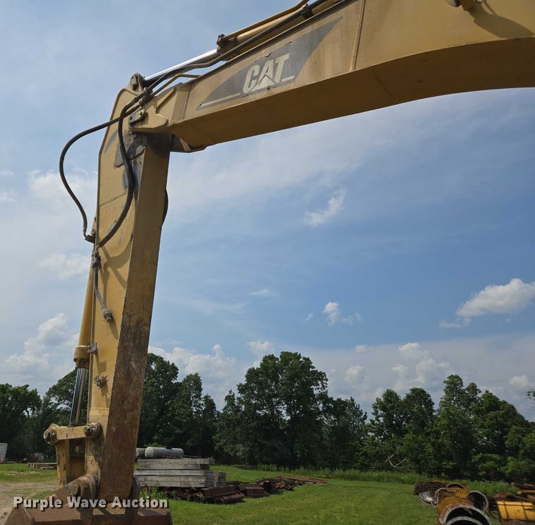 image for item DW7059 2005 Caterpillar  330C L excavator