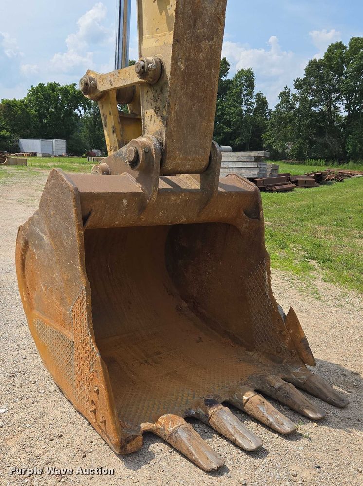 image for item DW7059 2005 Caterpillar  330C L excavator