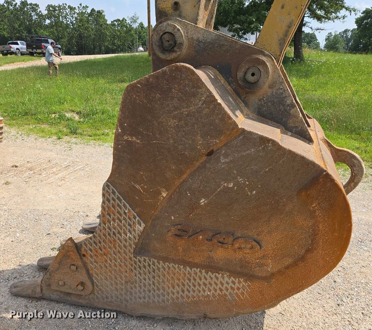 image for item DW7059 2005 Caterpillar  330C L excavator