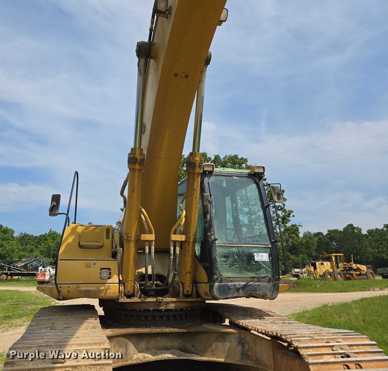 image for item DW7059 2005 Caterpillar  330C L excavator