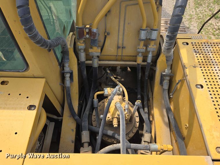 image for item DW7059 2005 Caterpillar  330C L excavator