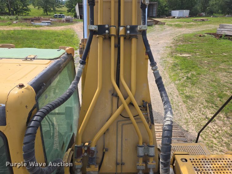 image for item DW7059 2005 Caterpillar  330C L excavator