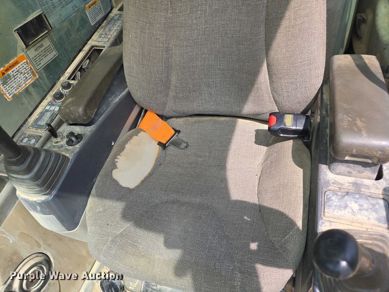 image for item DW7059 2005 Caterpillar  330C L excavator