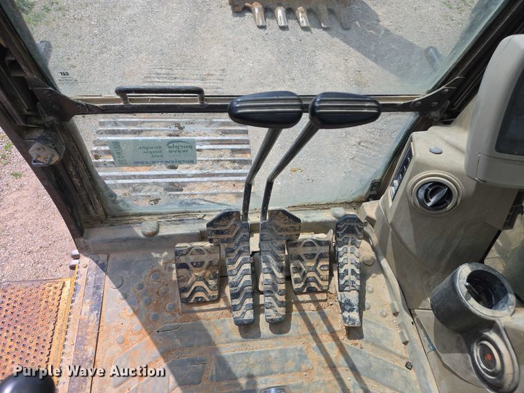 image for item DW7059 2005 Caterpillar  330C L excavator