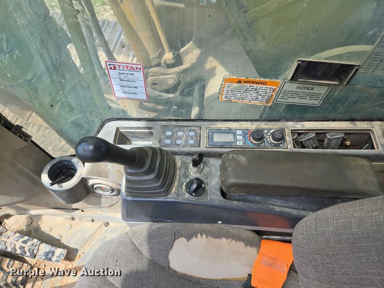 image for item DW7059 2005 Caterpillar  330C L excavator