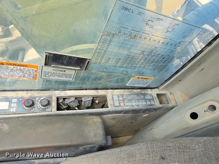 image for item DW7059 2005 Caterpillar  330C L excavator