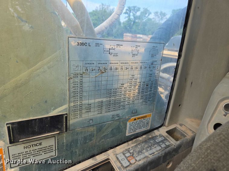 image for item DW7059 2005 Caterpillar  330C L excavator