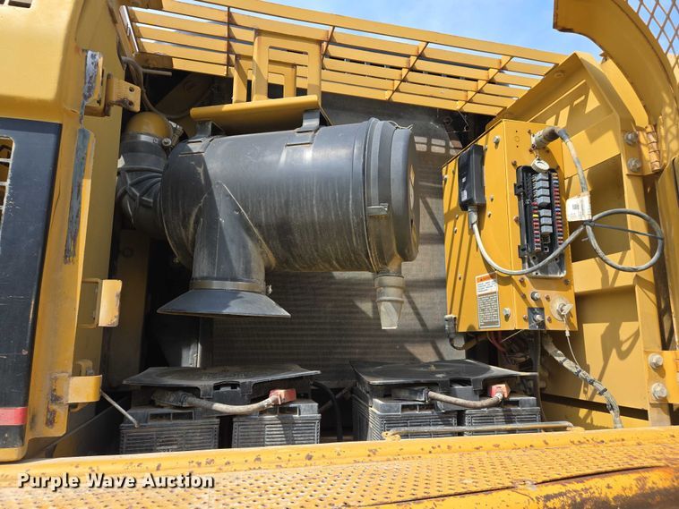 image for item DW7059 2005 Caterpillar  330C L excavator