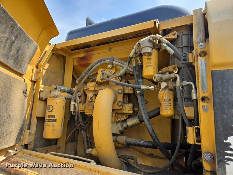 image for item DW7059 2005 Caterpillar  330C L excavator