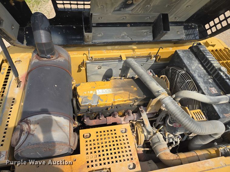 image for item DW7059 2005 Caterpillar  330C L excavator