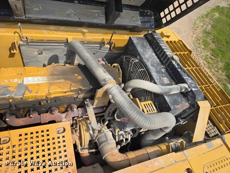 image for item DW7059 2005 Caterpillar  330C L excavator