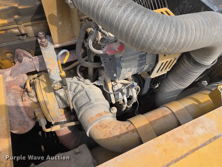 image for item DW7059 2005 Caterpillar  330C L excavator