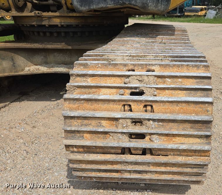 image for item DW7059 2005 Caterpillar  330C L excavator