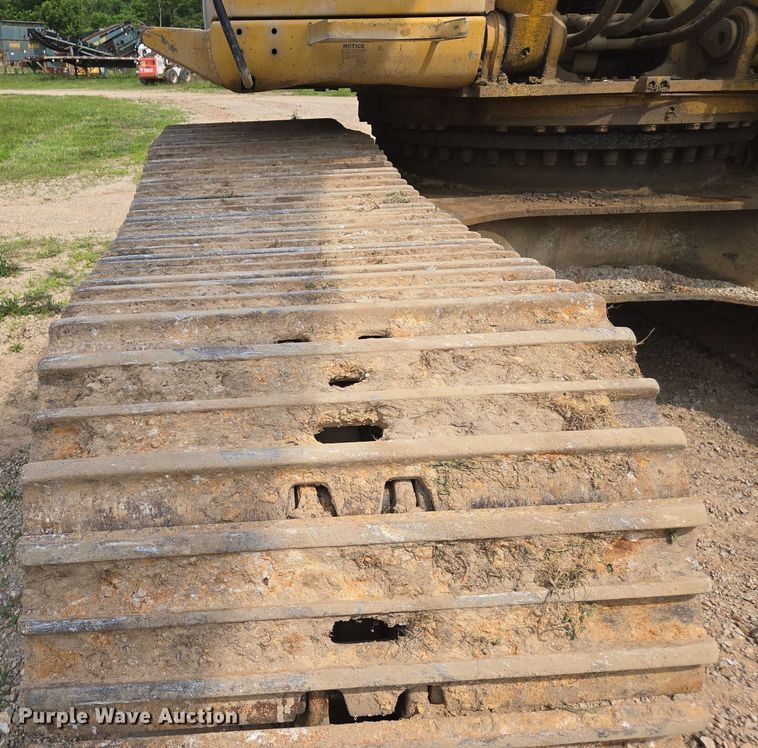 image for item DW7059 2005 Caterpillar  330C L excavator