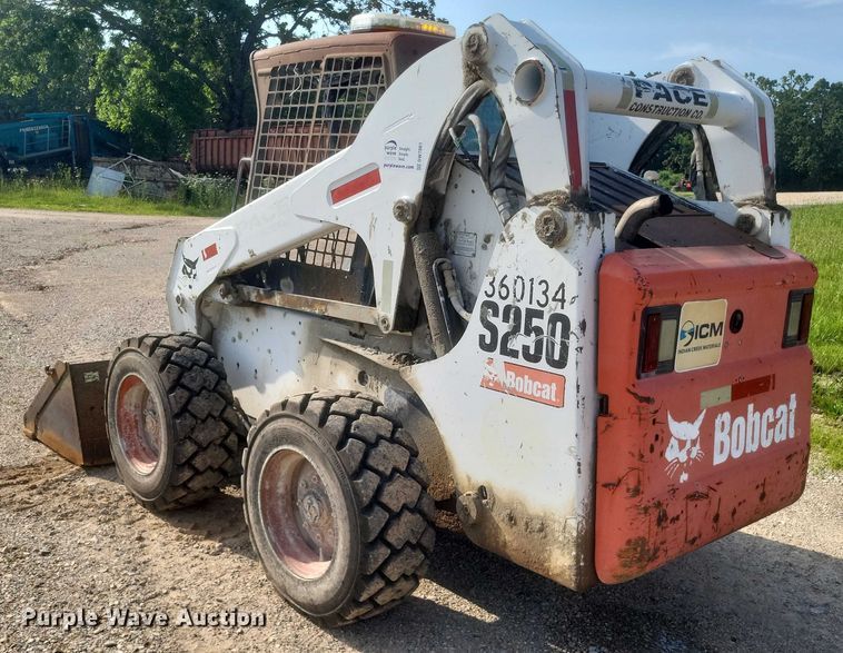 image for item DW7061 2009 Bobcat S250 skid steer loader