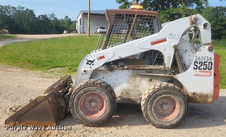 image for item DW7061 2009 Bobcat S250 skid steer loader