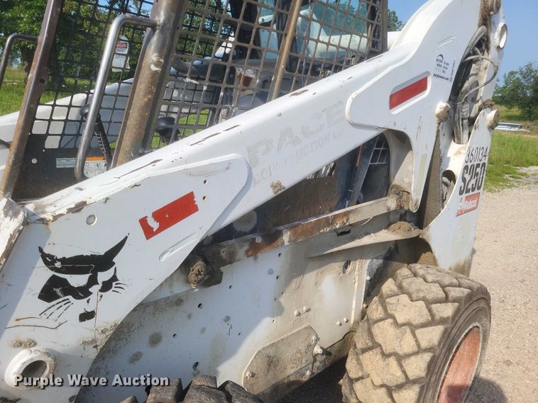 image for item DW7061 2009 Bobcat S250 skid steer loader