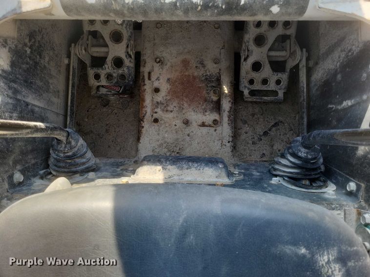 image for item DW7061 2009 Bobcat S250 skid steer loader