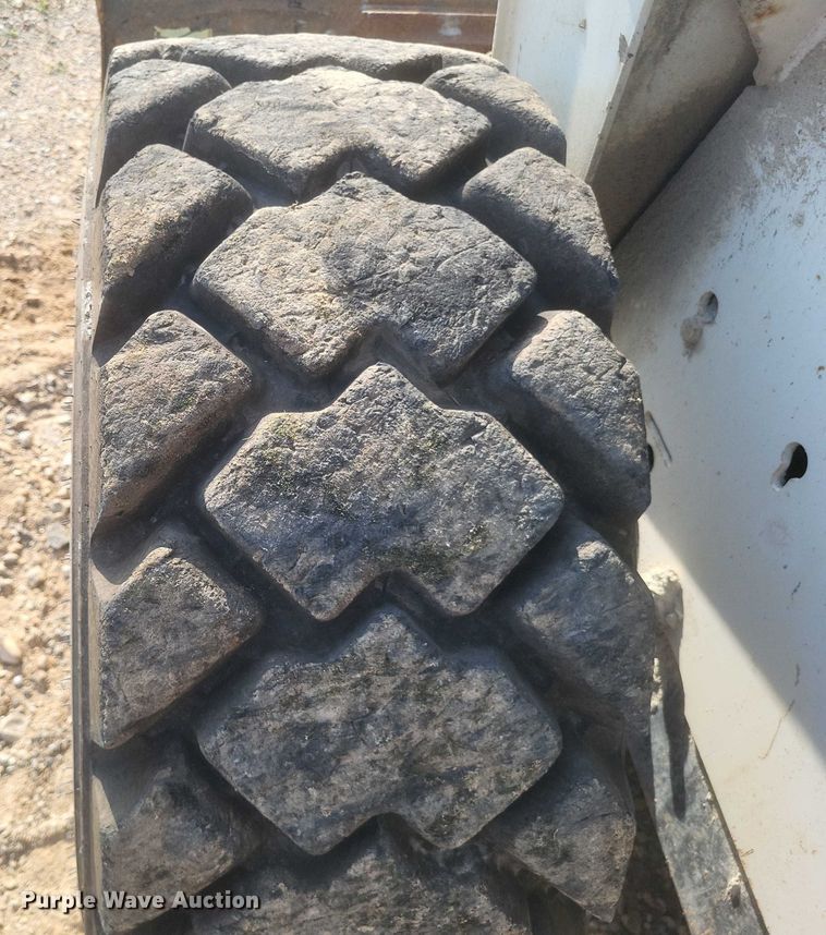 image for item DW7061 2009 Bobcat S250 skid steer loader