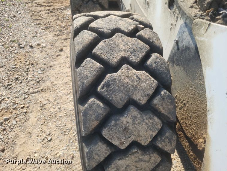 image for item DW7061 2009 Bobcat S250 skid steer loader