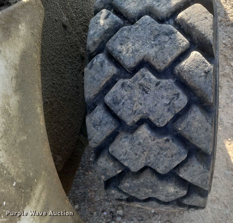 image for item DW7061 2009 Bobcat S250 skid steer loader