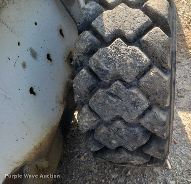 image for item DW7061 2009 Bobcat S250 skid steer loader