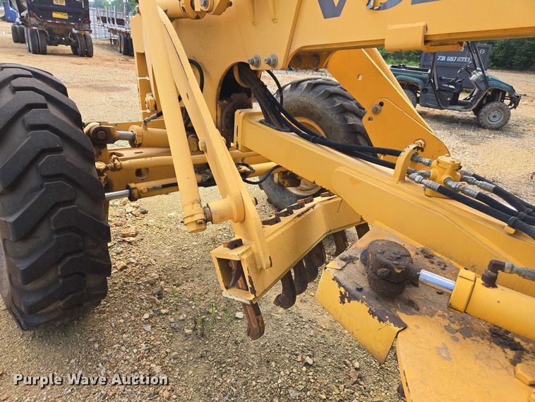 image for item DW7074 2008 Volvo  G930 motor grader