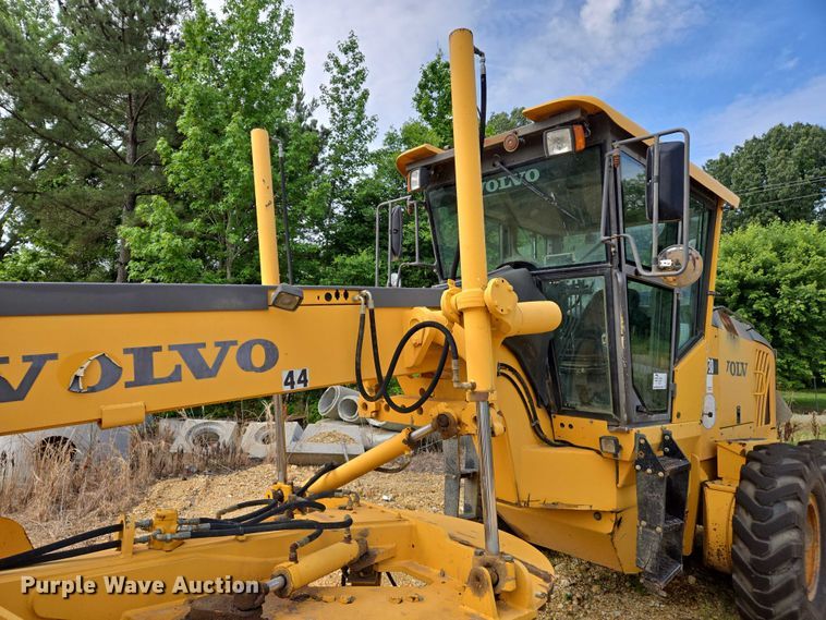 image for item DW7074 2008 Volvo  G930 motor grader