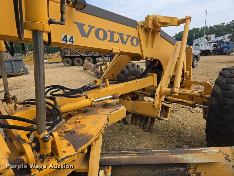 image for item DW7074 2008 Volvo  G930 motor grader