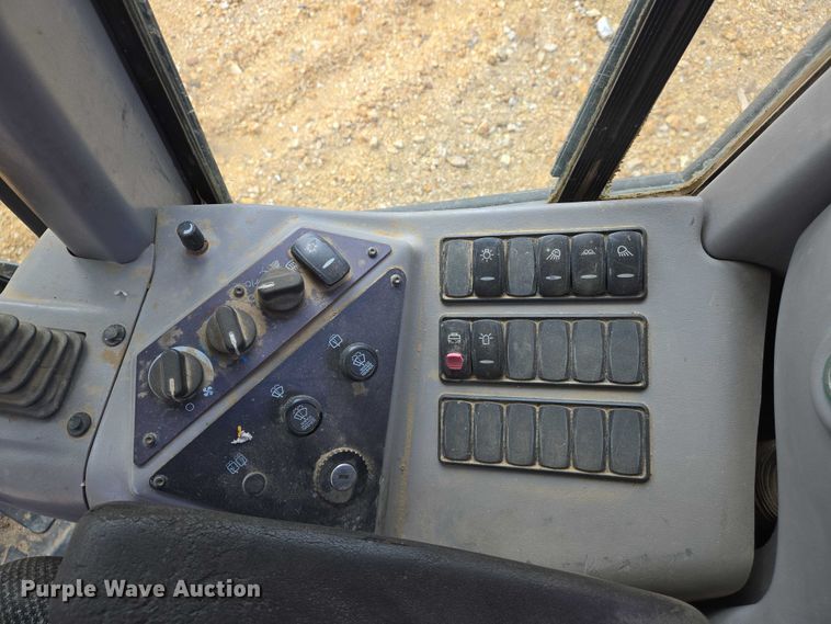 image for item DW7074 2008 Volvo  G930 motor grader