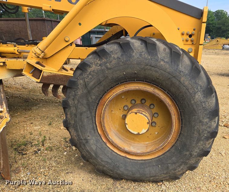 image for item DW7074 2008 Volvo  G930 motor grader