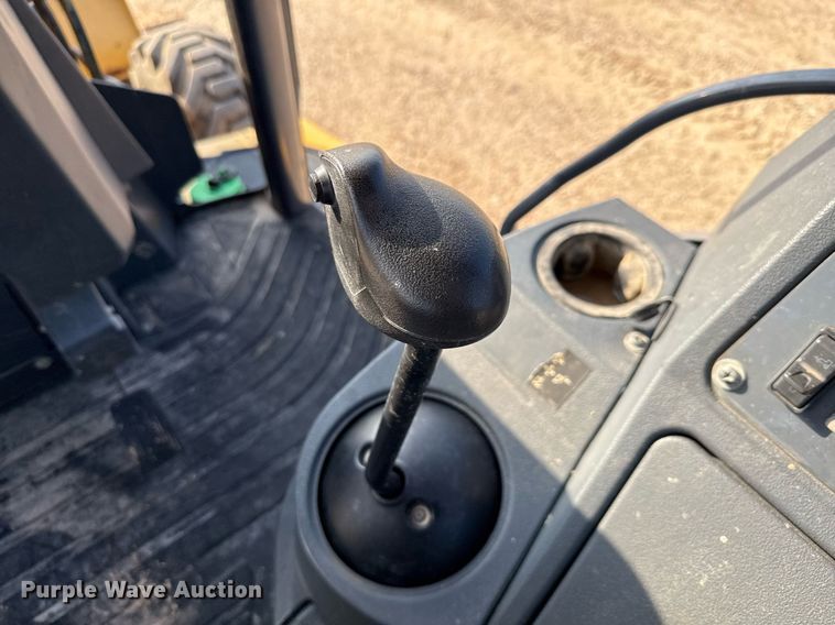 image for item DX5518 2019 John Deere 310SL backhoe