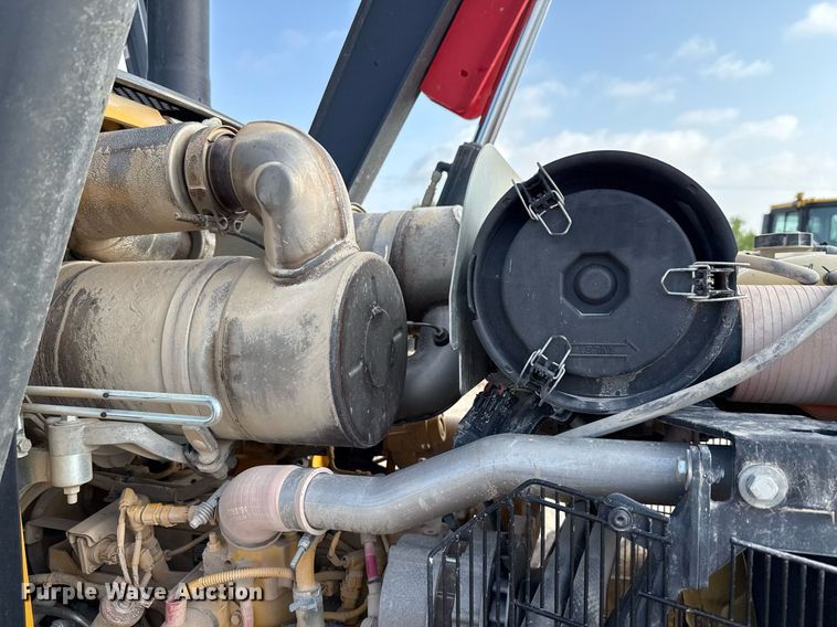 image for item DX5518 2019 John Deere 310SL backhoe