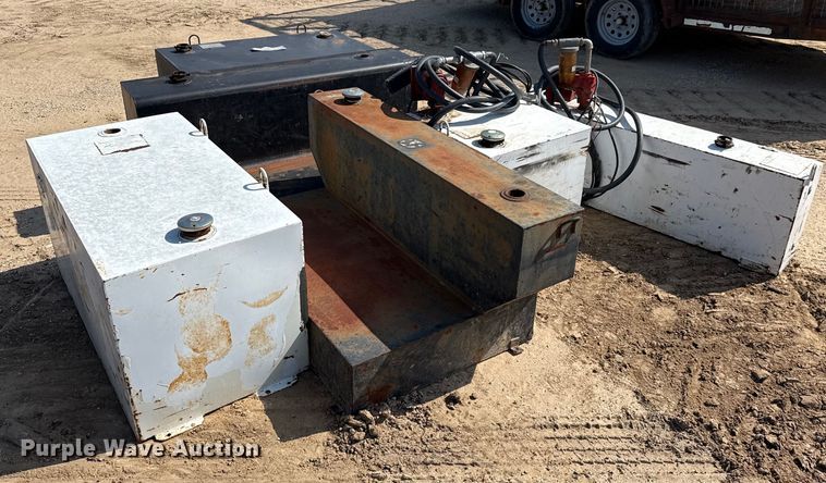 image for item DX5524 (6) auxiliary fuel tanks