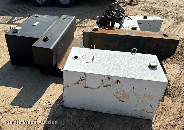 image for item DX5524 (6) auxiliary fuel tanks