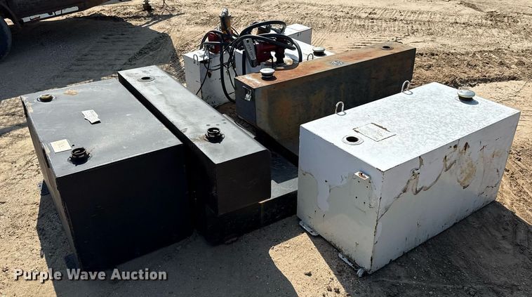 image for item DX5524 (6) auxiliary fuel tanks