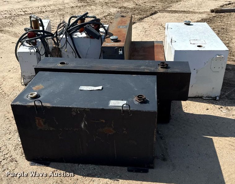 image for item DX5524 (6) auxiliary fuel tanks