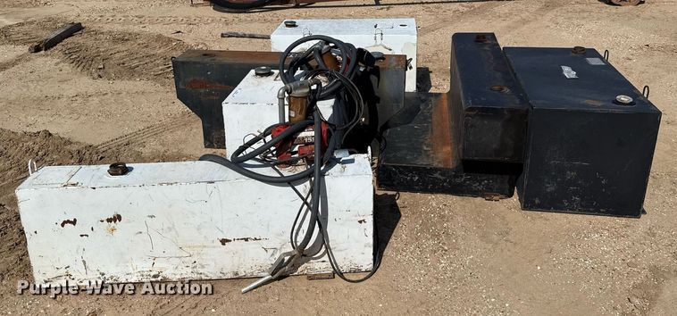 image for item DX5524 (6) auxiliary fuel tanks