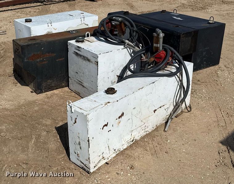 image for item DX5524 (6) auxiliary fuel tanks