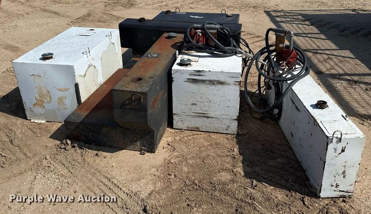 image for item DX5524 (6) auxiliary fuel tanks