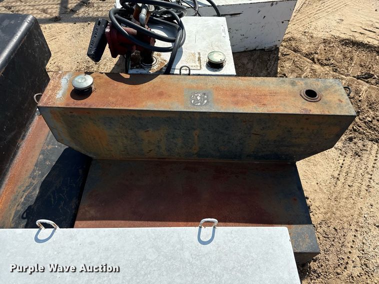 image for item DX5524 (6) auxiliary fuel tanks