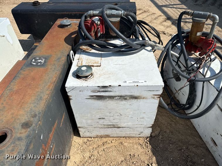 image for item DX5524 (6) auxiliary fuel tanks