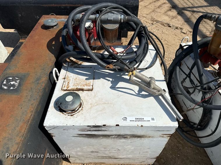 image for item DX5524 (6) auxiliary fuel tanks