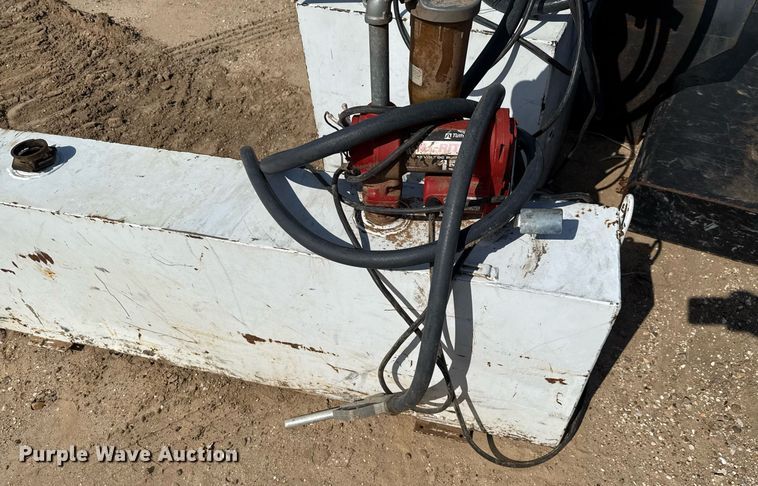 image for item DX5524 (6) auxiliary fuel tanks