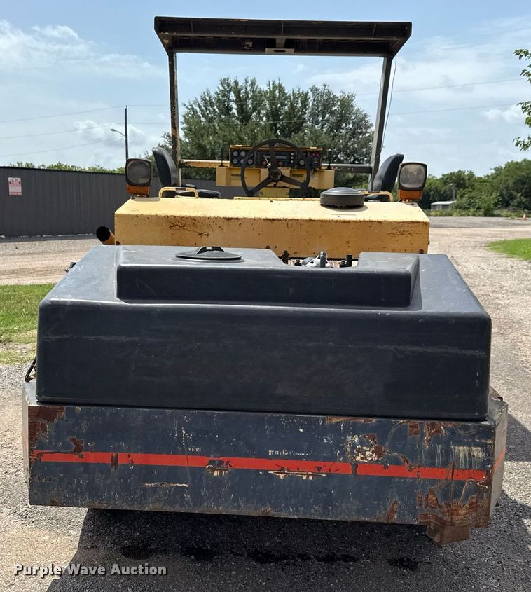 image for item DX5573 Hypac C766C double drum vibratory roller